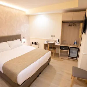 Maximus Hotel